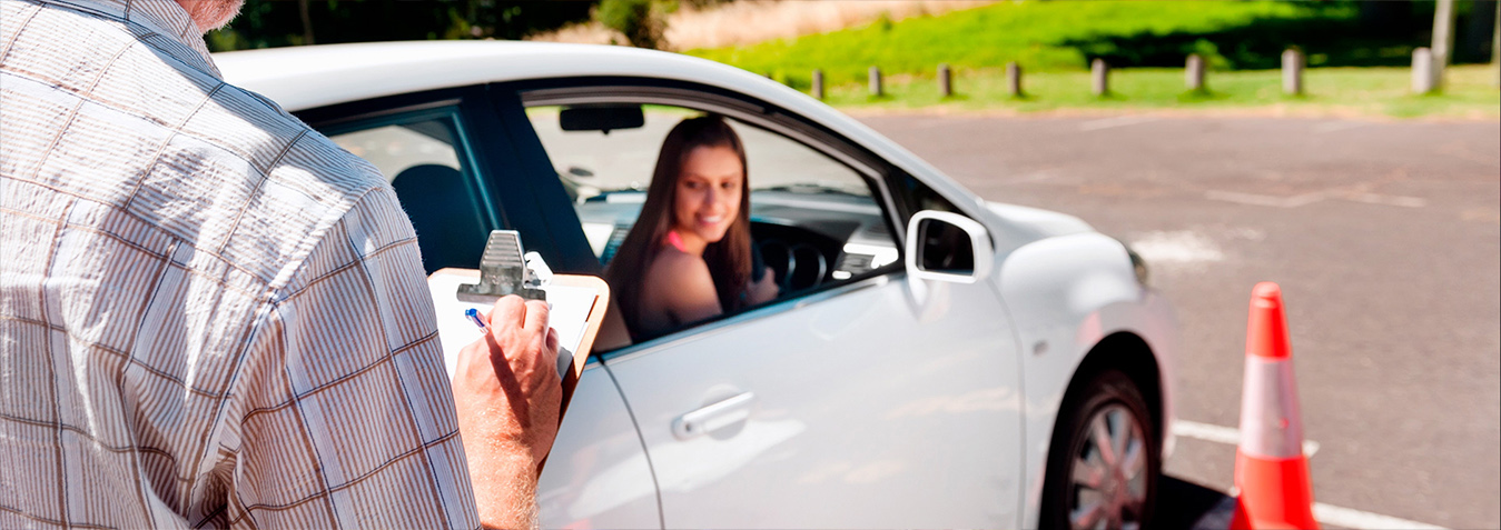 HIGHLY RECOMMENDED AUTOMATIC DRIVING LESSONS